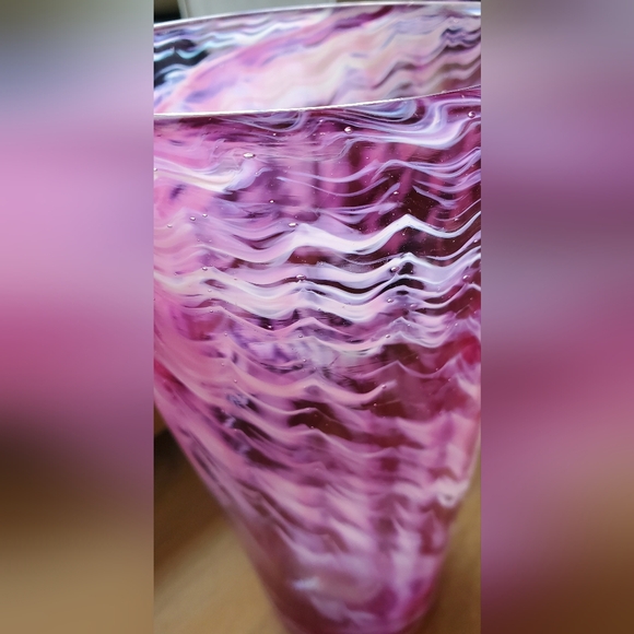 Handblown Pink and White Wavy/Swirl Art Glass Vase Signed - Picture 16 of 16